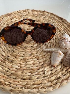 Gucci Tortoiseshell Oval Sunglasses with Dark Brown Lenses